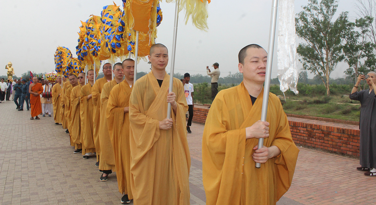 बुद्धम् शरणम् गच्छामि (फोटो फिचर)