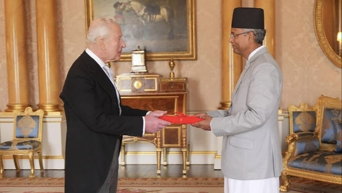 नेपाली राजदूत घिमिरेले बुझाए बेलायतका राजालाई ओहदाको प्रमाणपत्र