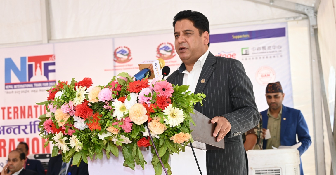 नेपाली वस्तुको उत्पादन बढाउँदै निर्यात प्रवर्द्धनमा लाग्न उद्योगीलाई मन्त्री भण्डारीको आग्रह