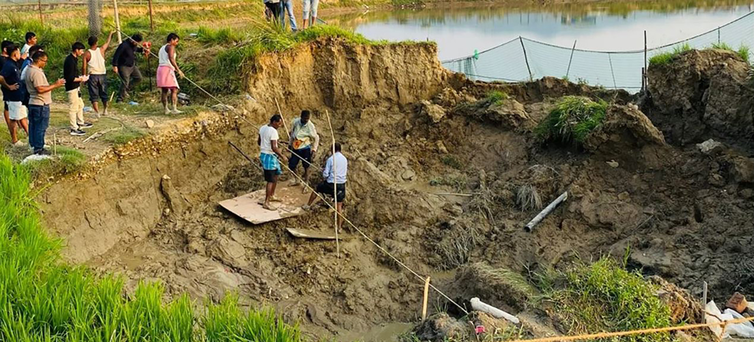 गाडी भासिएको स्थानको पानी सङ्कलन गरी परीक्षणका लागि पठाइयो