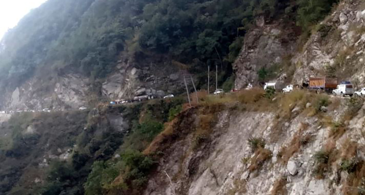 कान्ति लोकपथ सडक पूर्ण रूपमा अवरुद्ध