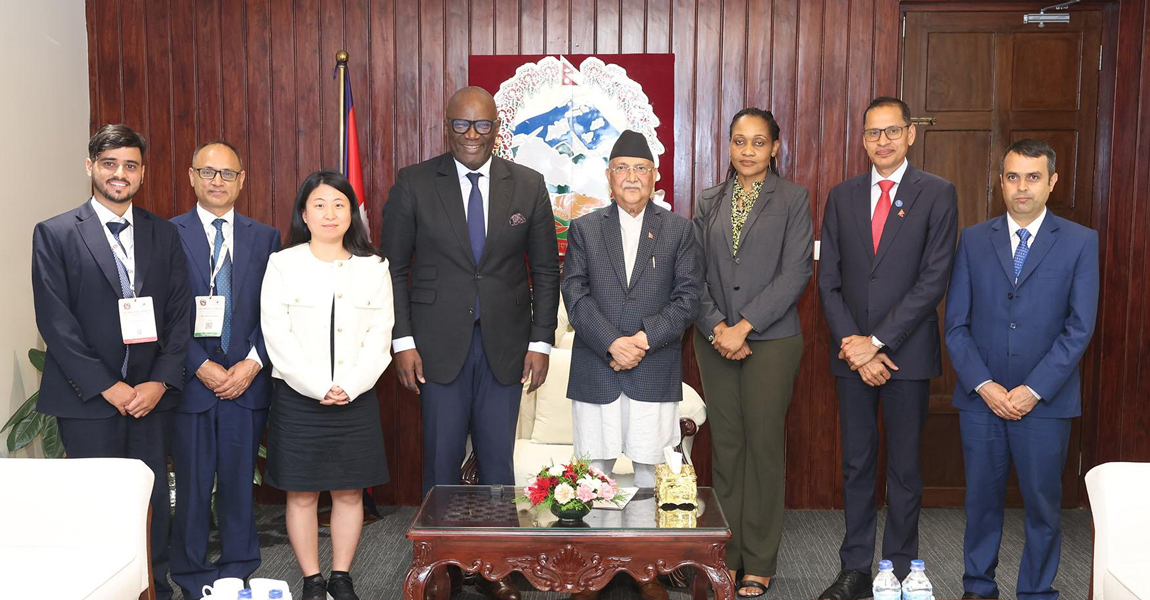 प्रधानमन्त्रीसँग ‘लस एण्ड ड्यामेज फण्ड’ का कार्यकारी निर्देशकको भेट