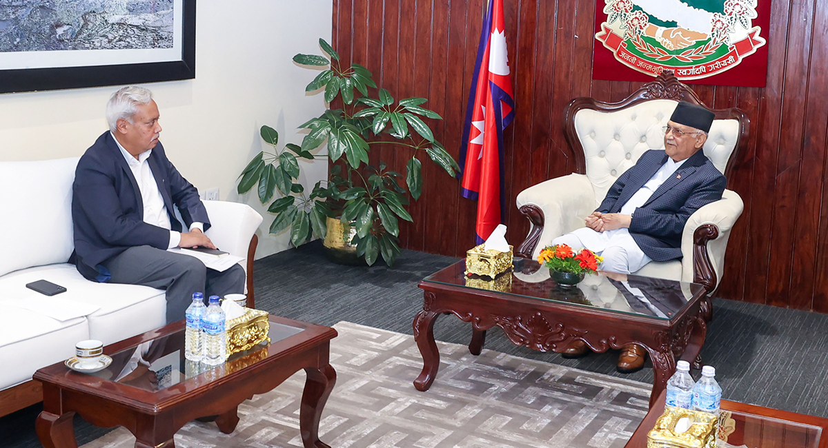 पाकिस्तानसँग बढ्दो तनावबीच भारतीय राजदूतले भेटे प्रधानमन्त्री ओली