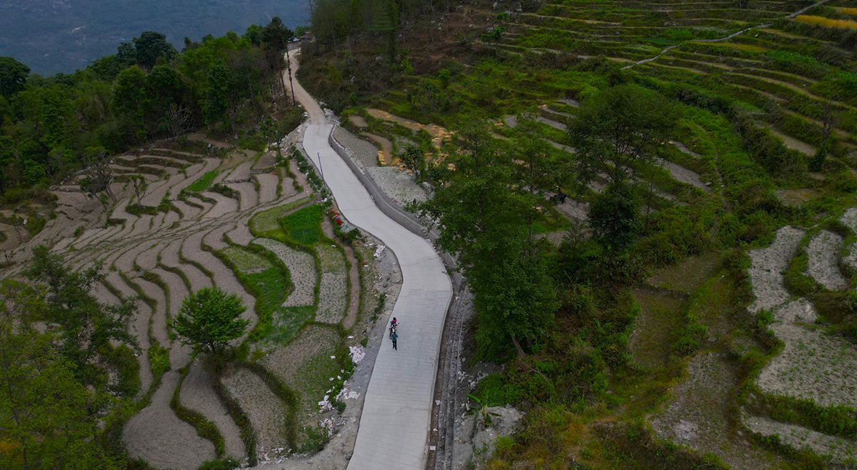 ट्र्याक खुलेको डेढ दशकपछि सडक स्तरोन्नति
