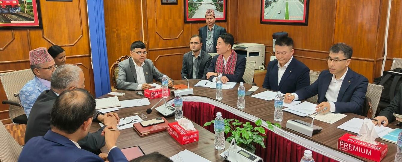 नेपालमा रेल सेवाको विकास र विस्तारमा लगानी गर्न दक्षिण कोरियालाई मन्त्री दाहालको आग्रह