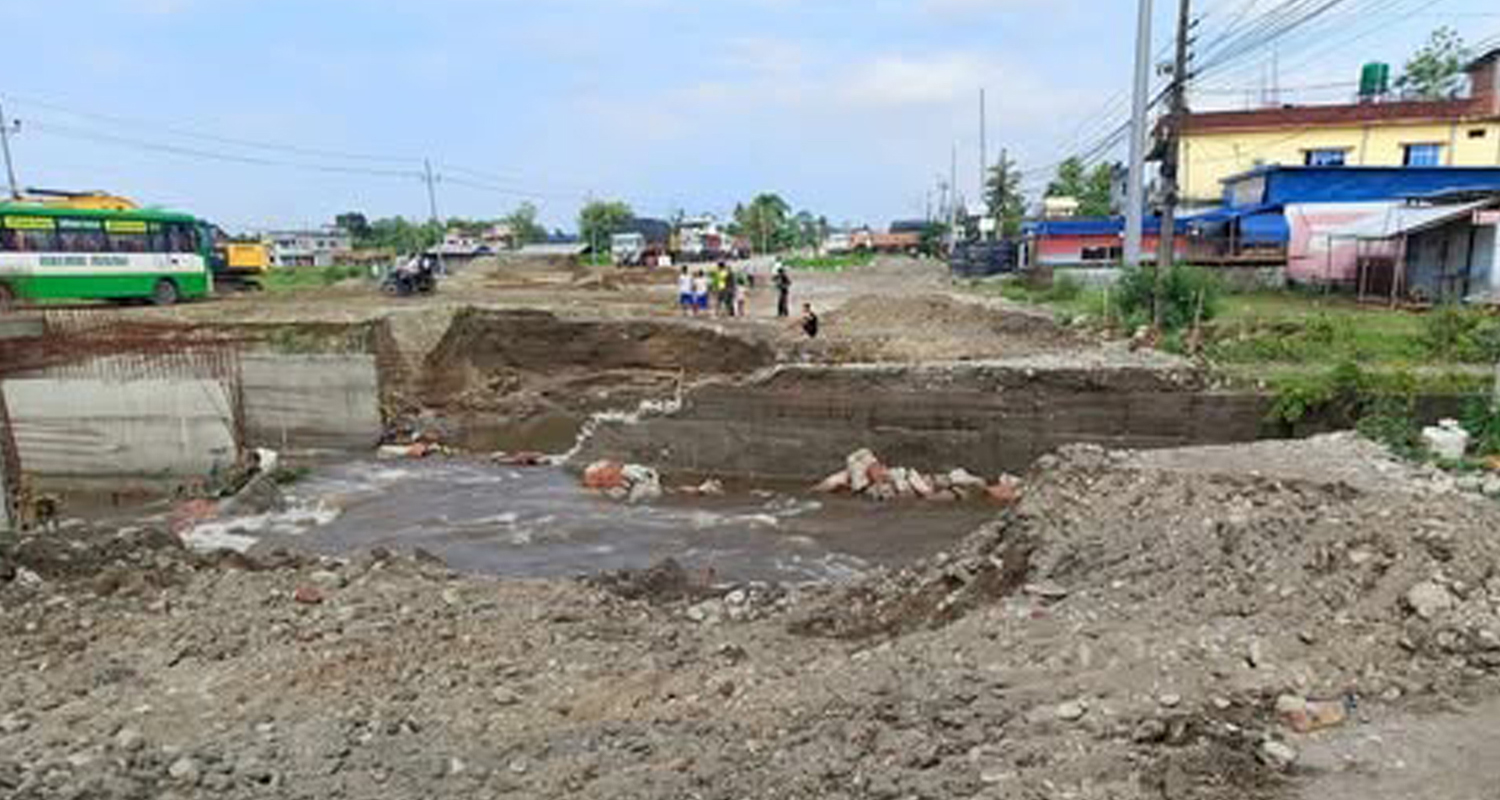 बाढीले बगायाे डाइभर्सन, पूर्व–पश्चिम लोकमार्ग अवरुद्ध