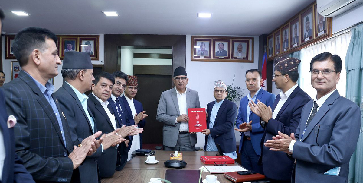 राजस्व परामर्श समितिले अर्थमन्त्रीलाई बुझायो प्रतिवेदन, के–के छन् सुझाव ?