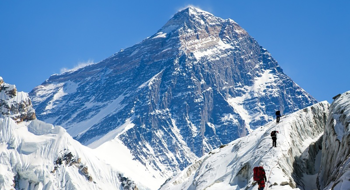 सगरमाथा आरोहणको सिजन सुरु, ४२१ जना चुचुरो चुम्ने प्रतीक्षामा