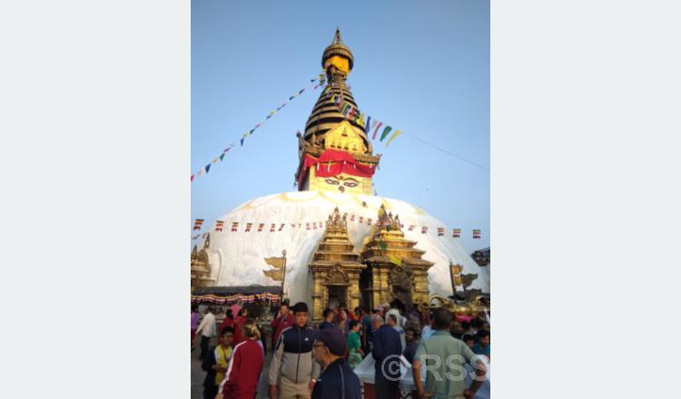 आज बुद्धजयन्ती मनाइँदै, स्वयम्भूनाथ क्षेत्रमा बौद्धमार्गीको घुइँचो