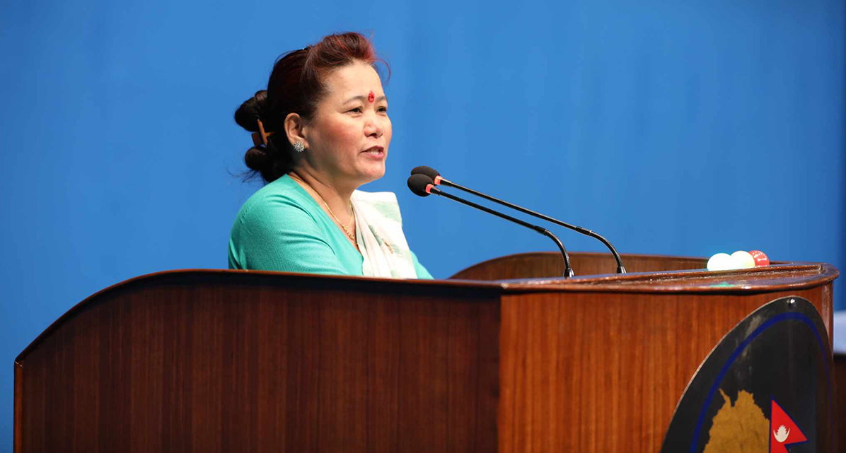 ‘पोहोर पनि ढाँट्यौ आमा यसपालि नि ढाँट्यौ, खोइ त मलाई झुम्के बुलाकी ?’