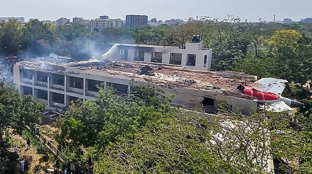 होस्टेलको छतमा भेटियो दुर्घटनाग्रस्त विमानको ब्ल्याक बक्स, सात एजेन्सीद्वारा अनुसन्धान सुरू