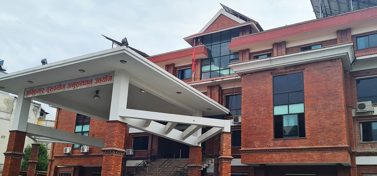 यातायात कार्यालय अधिकृत गौतमविरुद्ध भ्रष्टाचार मुद्दा दायर