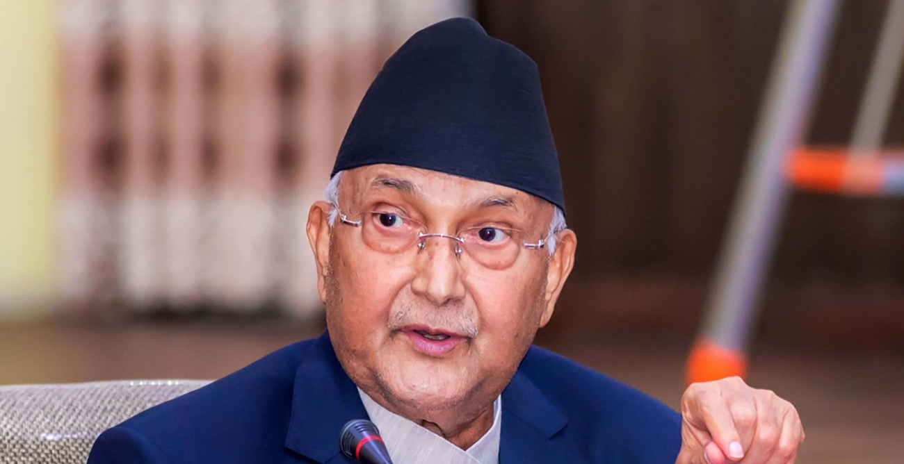 रसुवाको बाढीग्रस्त क्षेत्र अवलोकनमा जाँदै प्रधानमन्त्री ओली