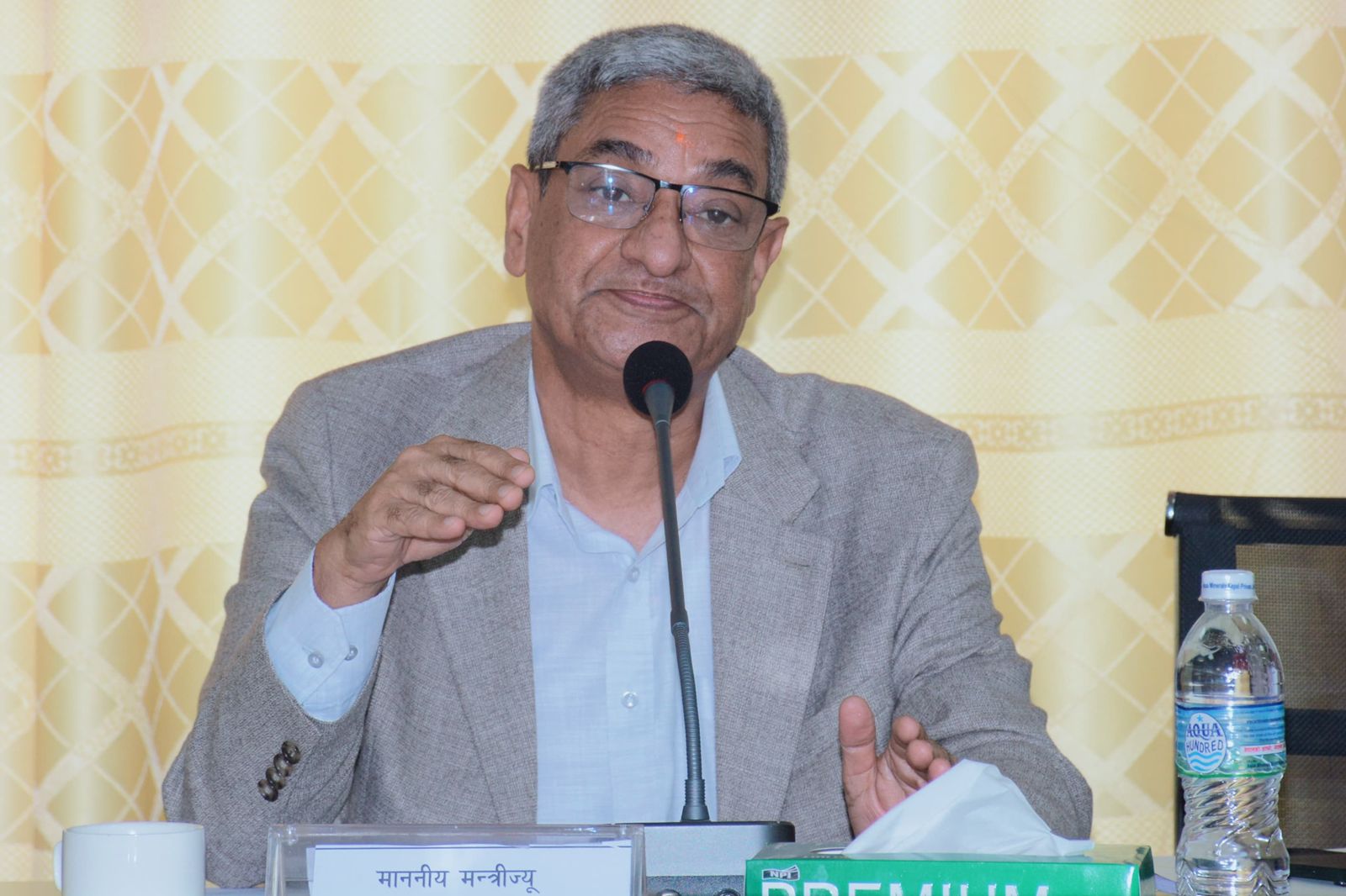 प्रहरी विधेयक असारभित्रै संसदमा पेश गर्ने वातावरण बनाइदिन गृहमन्त्री लेखकको आग्रह