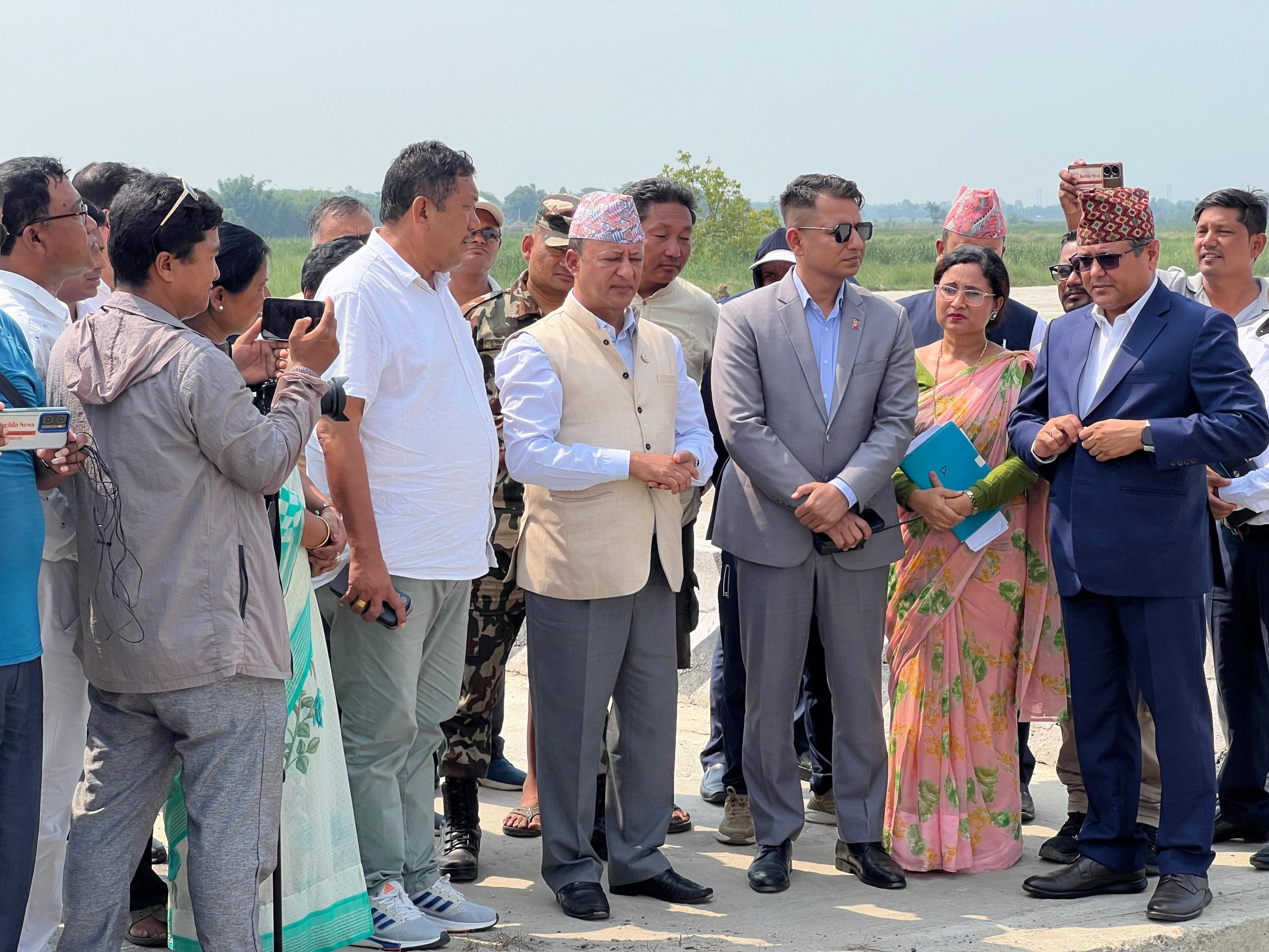 कन्काईमा निर्माणाधीन तटबन्धको कामलाई चाँडो सक्न ऊर्जामन्त्रीको निर्देशन