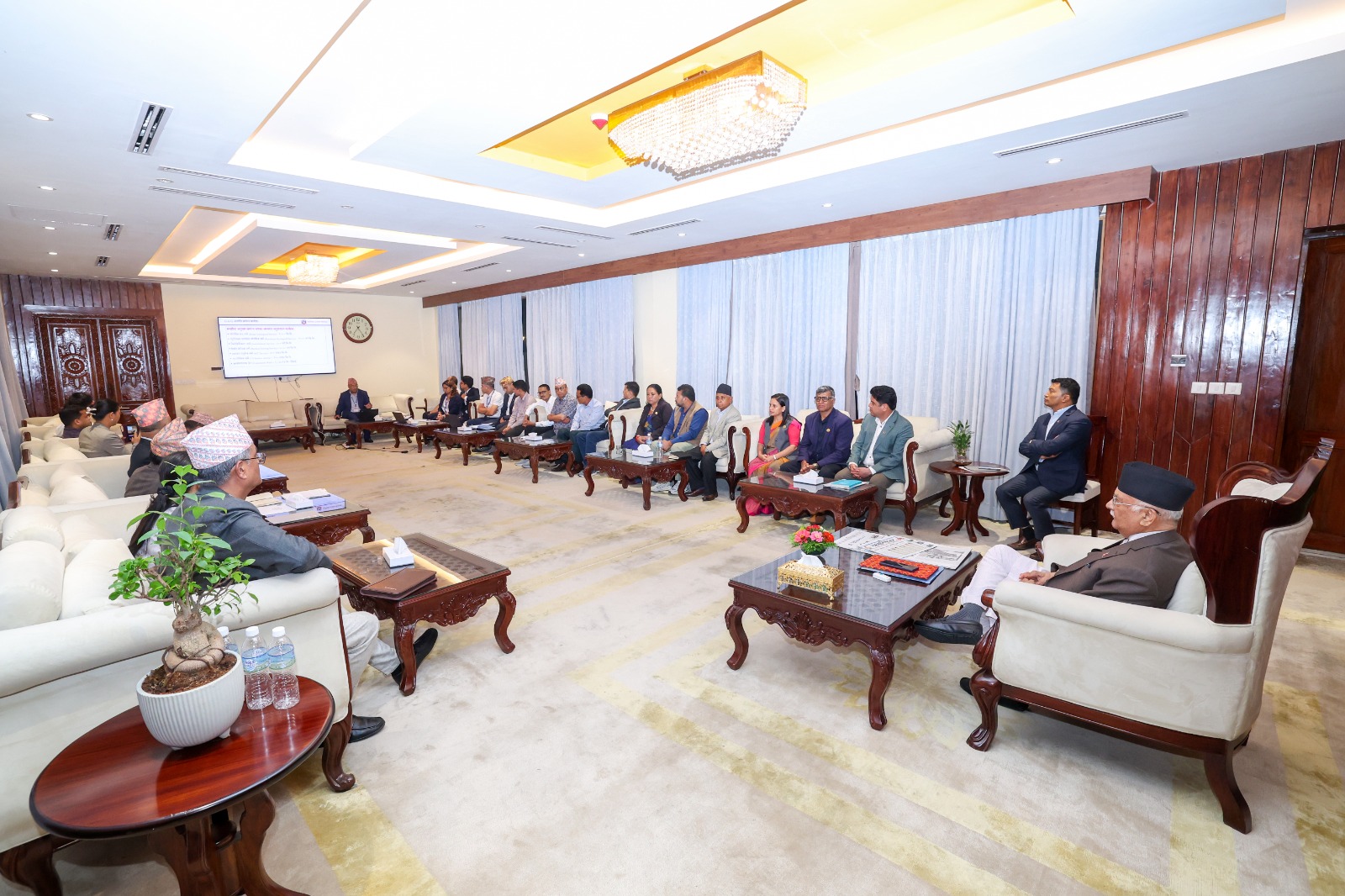 मिथेन ग्याँस र धौवादी फलामको उत्खनन् बारे ब्रिफिङः छिटो उत्पादनमा लाग्न प्रधानमन्त्रीको निर्देशन