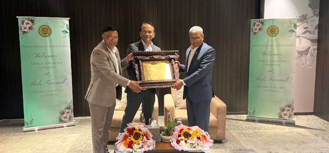 निवर्नमान र नवनियुक्त गभर्नर एकै मञ्चमाः कसले के भने ?