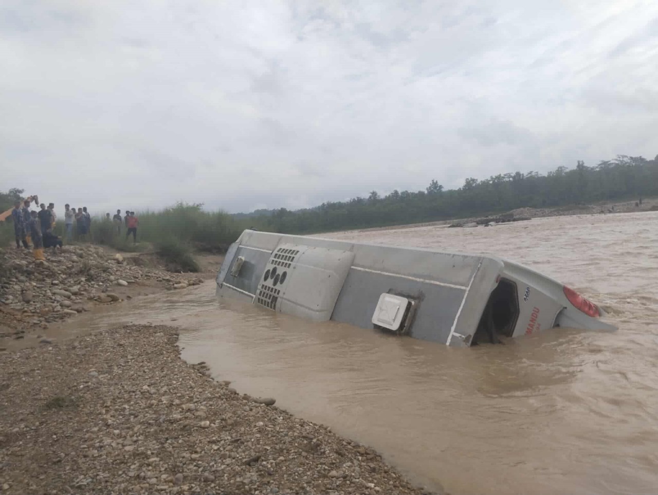 बुटवल-नारायणगढ सडकः विनयी खोलामा डाइभर्सन निर्माण नगरिने, मालवाहक सवारी सञ्चालनमा रोक