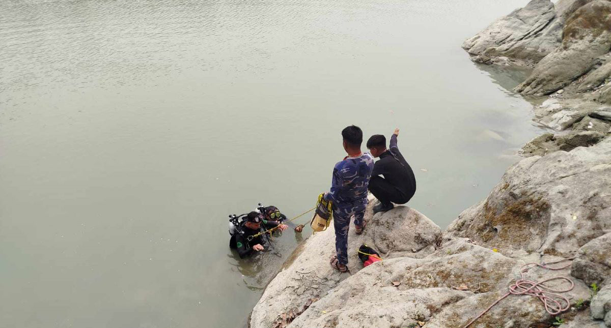 बेपत्ता गोताखोर खाेज्न एसएसपीको कमाण्डमा टोली परिचालन, एक जनाको शव फेला