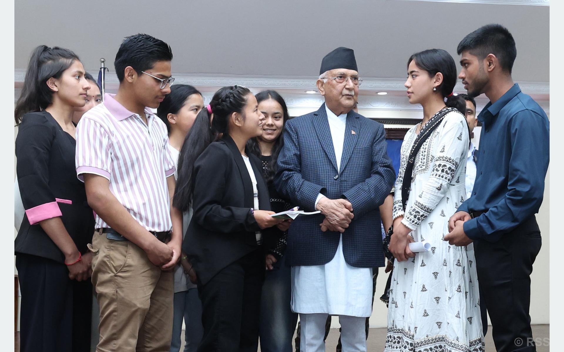 जब प्रधानमन्त्री ओलीको गला अवरुद्ध भए, अनि आँखा रसाए…