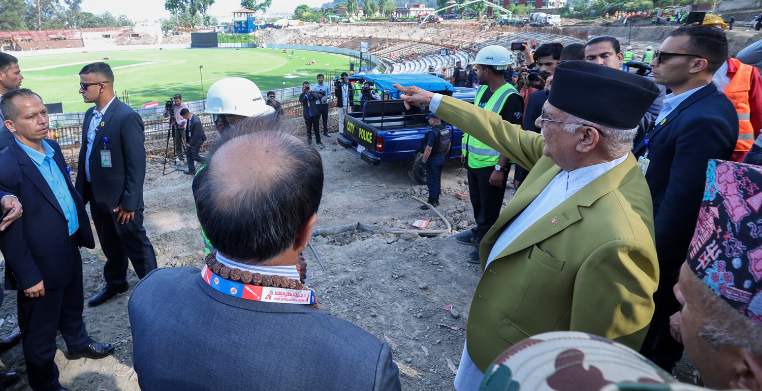 क्रिकेट मैदानमा केपी ओली (फोटो फिचर)