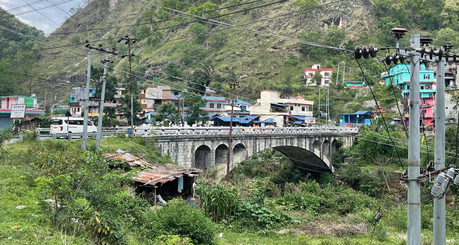 मध्यपहाडी लोकमार्गको मोदीखोलामा ‘आर्क ब्रिज’ बन्दै