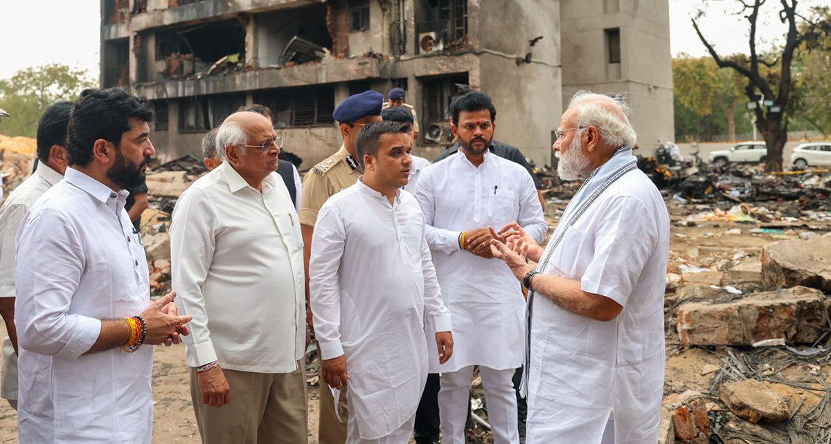 विमान दुर्घटनास्थल अहमदाबादमा प्रधानमन्त्री मोदी (तस्बिरहरू)