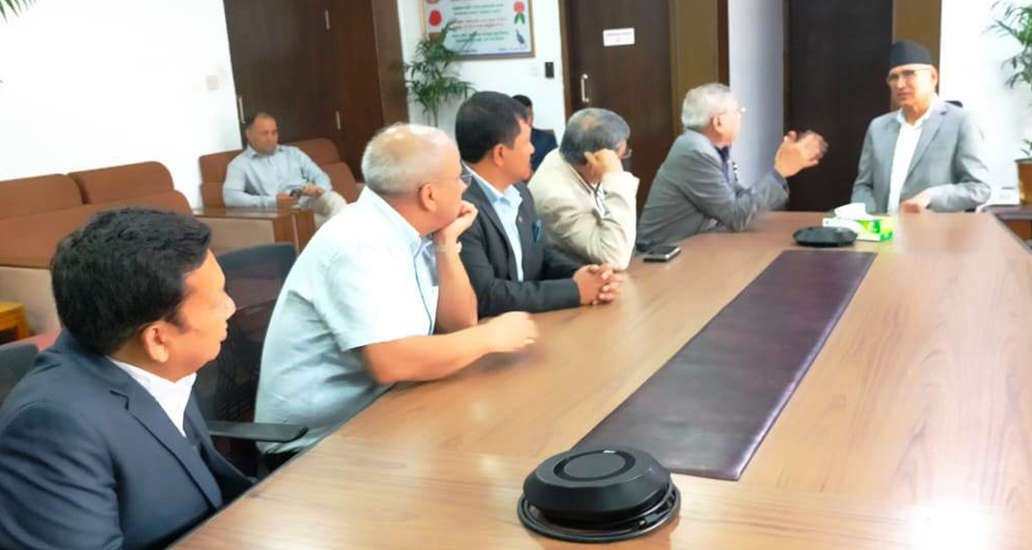 अर्थमन्त्रीलाई चेम्बरले भन्यो– सुनको विलासिता कर र हिराको भ्याट अर्थतन्त्रकै प्रतिकूल