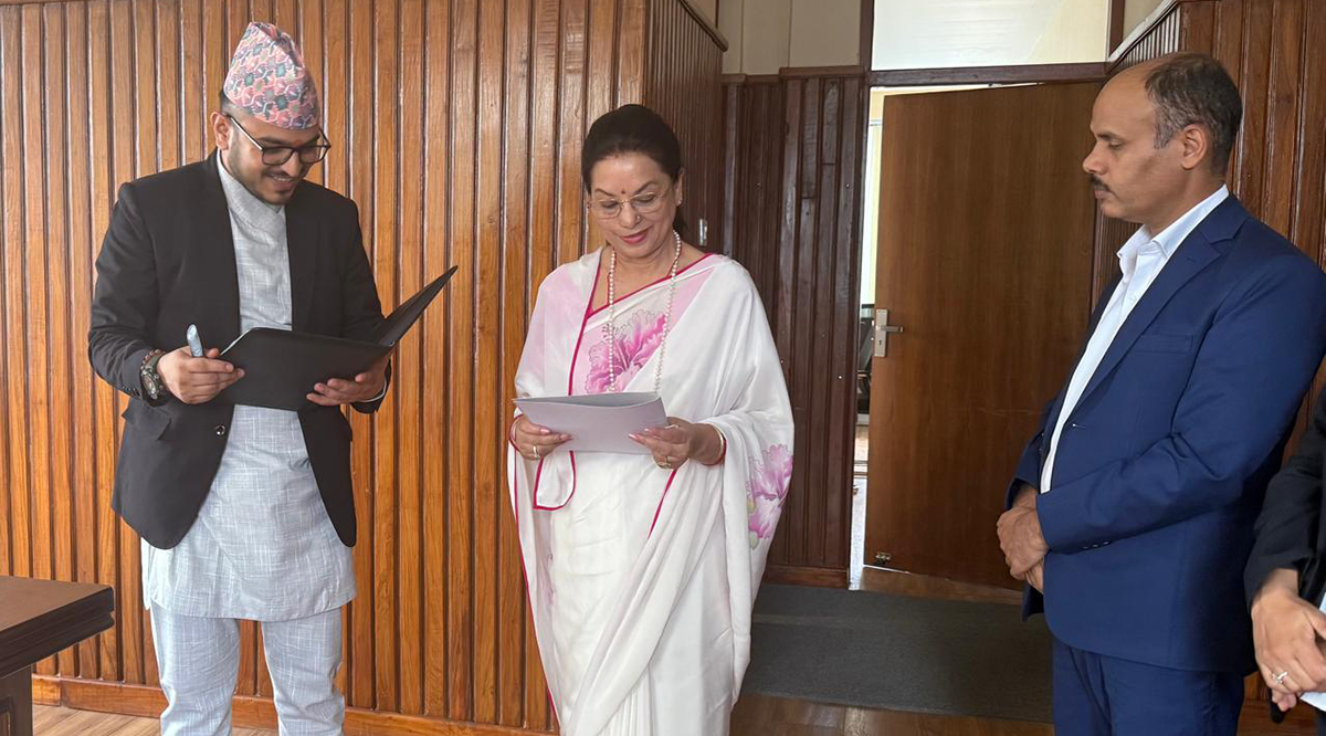 नेशनल लाइफ इन्स्योरेन्सकी अध्यक्ष सिंहले लिइन् शपथ