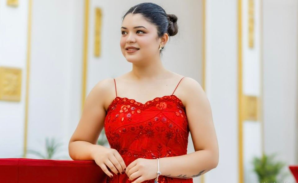 प्रधानमन्त्री ओलीको फेसबुक पोस्टले खुसी बनेकी गायीका अधिकारी महेश बस्नेतको स्टाटसले बनिन् बिक्षिप्त