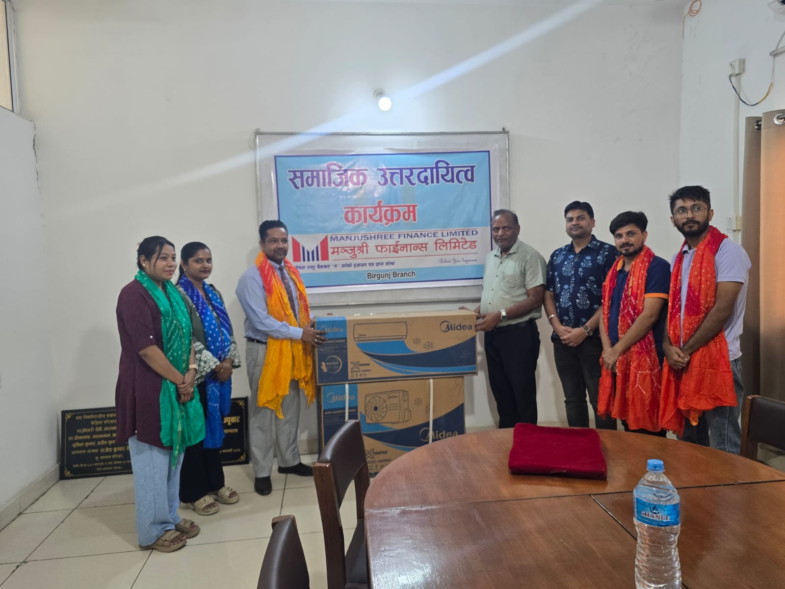 मन्जुश्री फाईनान्सद्वारा आरएम केडिया आँखा अस्पताललाई एसी सहयोग