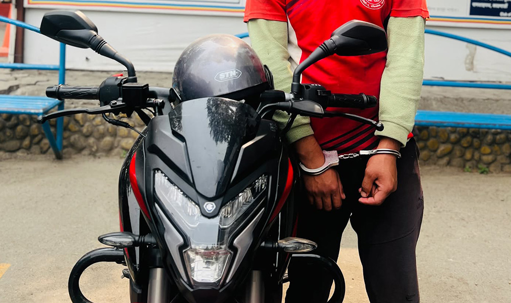 मोटरसाइकल चोरीमा संलग्न दुई जना नियन्त्रणमा
