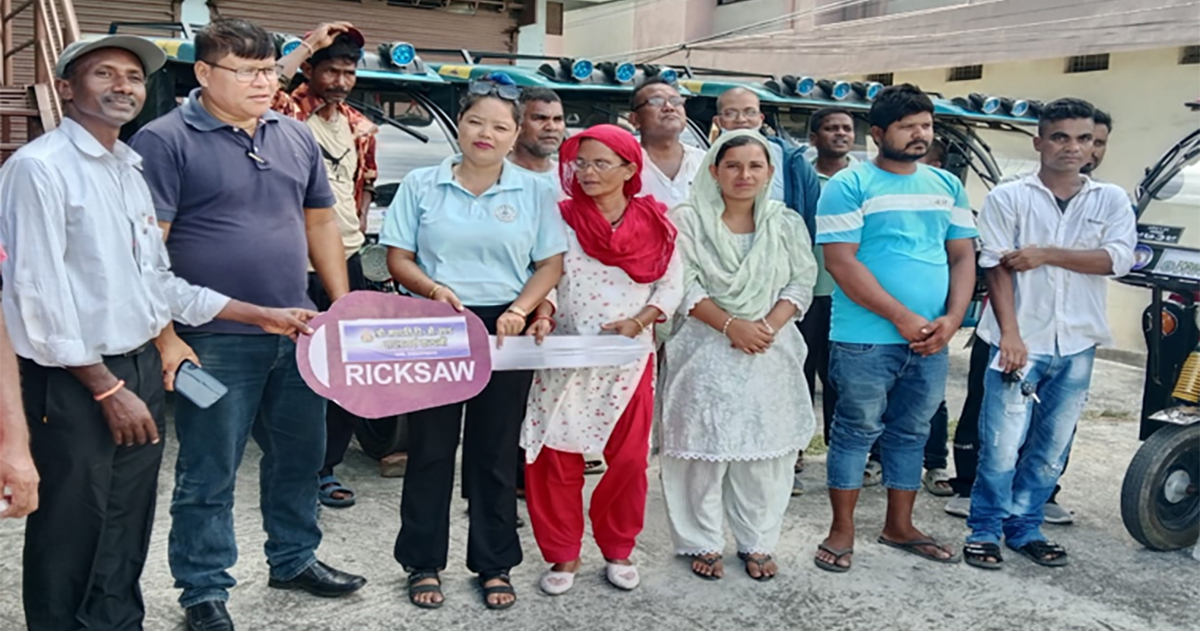 फरवार्ड माइक्रोफाइनान्सद्वारा १० जना विपन्न बेरोजगारलाई सफारी सहयोग