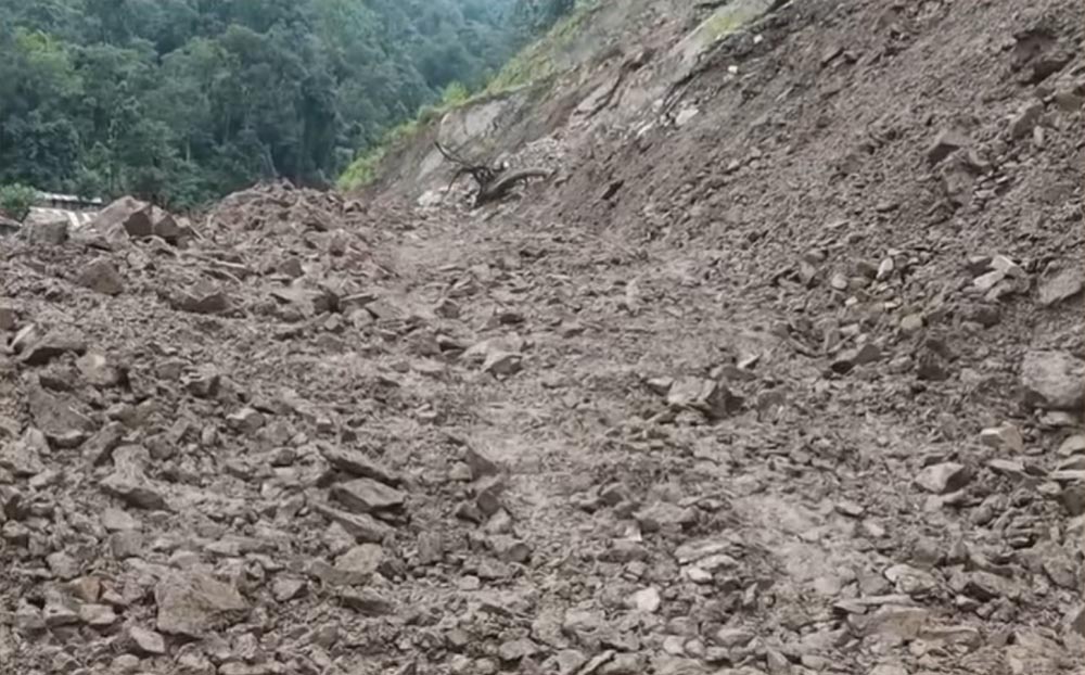 सुख्खा पहिरो खसेपछि कान्ति लोकपथ पुर्णरुपमा अवरुद्ध