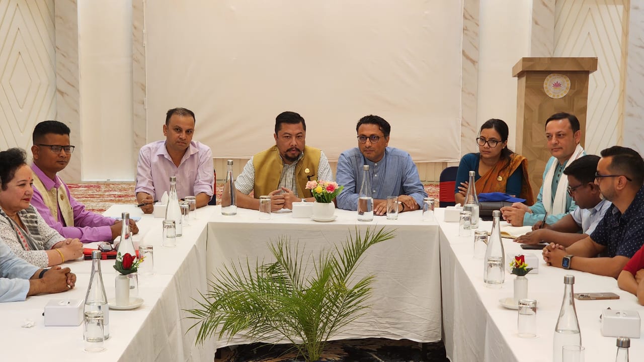 रास्वपाको संसदीय दलको बैठक भैरहवामा सुरू, डीपी र सोबिताले भेटिन् रवि (तस्बिरहरू)