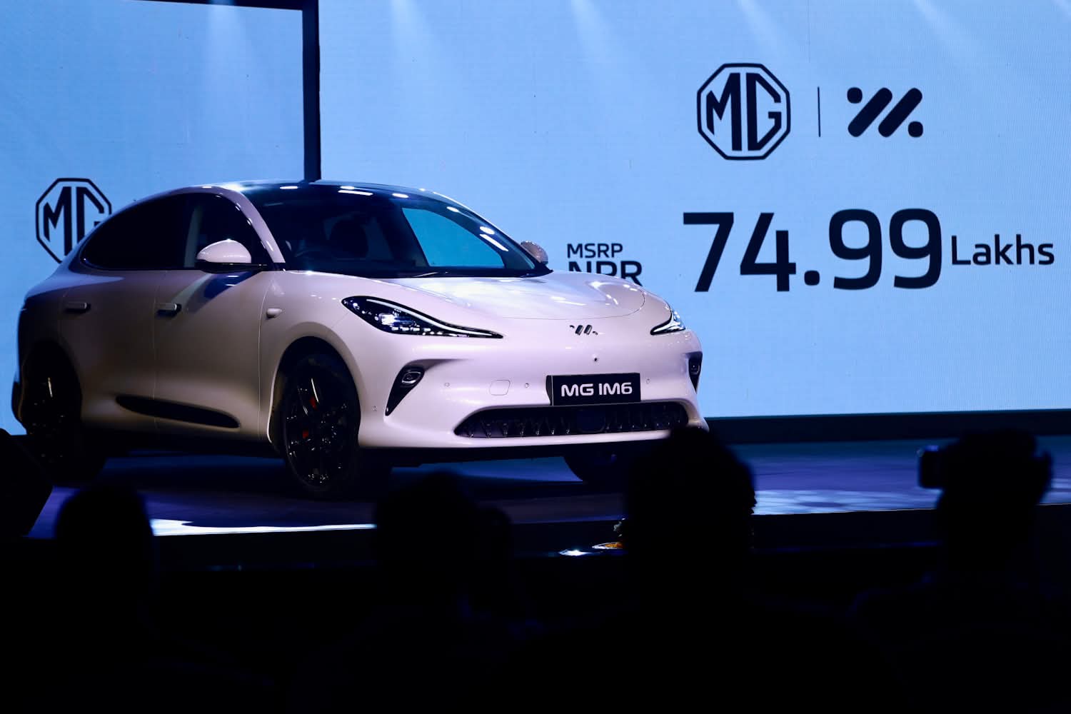 नेपालमा भित्रियो एमजीको प्रिमियम गाडी आईएम सिक्स, कति पर्छ मूल्य ?