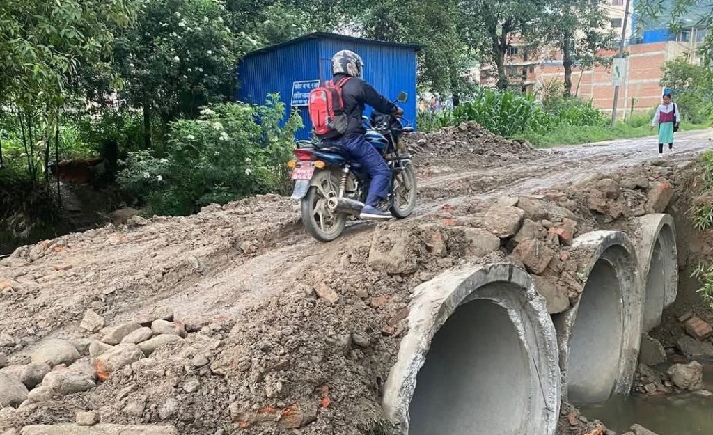 ह्युमपाइप राखेर नाला-भक्तपुर सडकखण्ड खुलाइयो