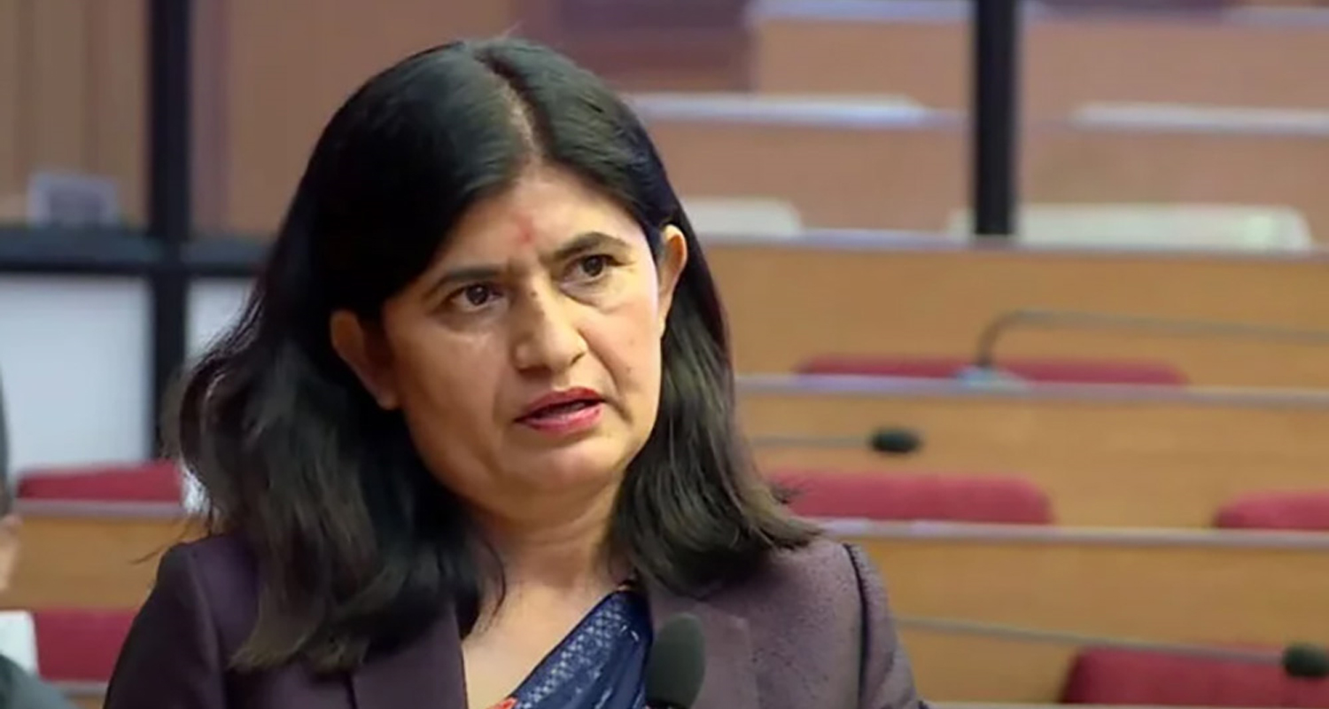 नवनियुक्त सामान्य प्रशासनमन्त्री न्यौपानेले आज शपथ लिँदै