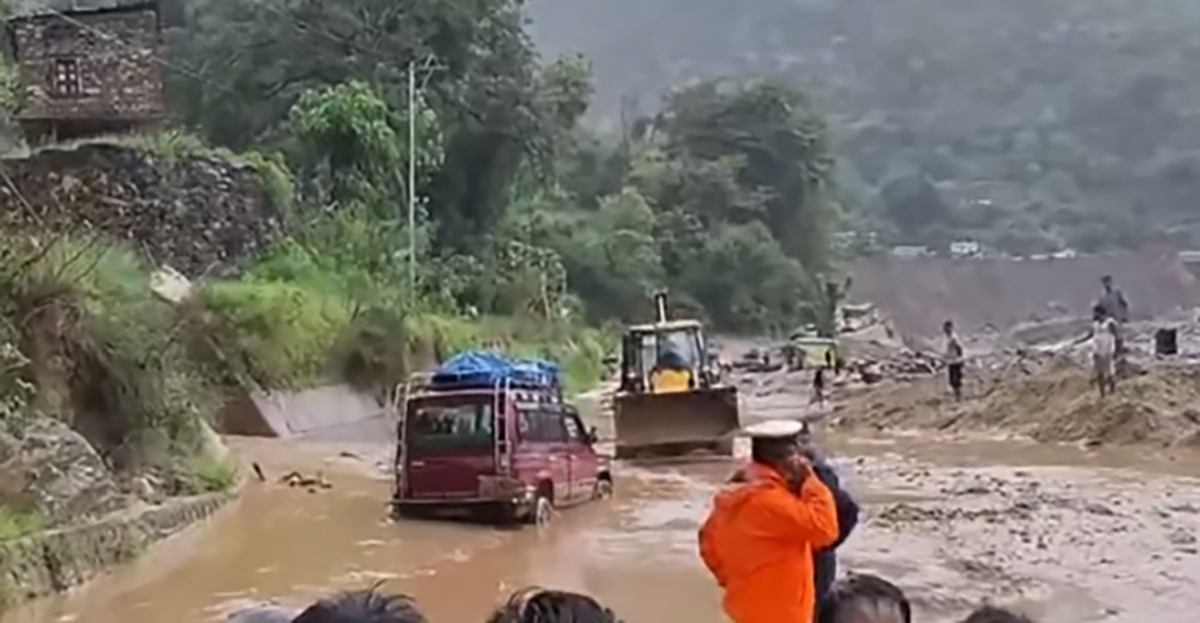 काभ्रेस्थित बीपी राजमार्ग अवरुद्ध