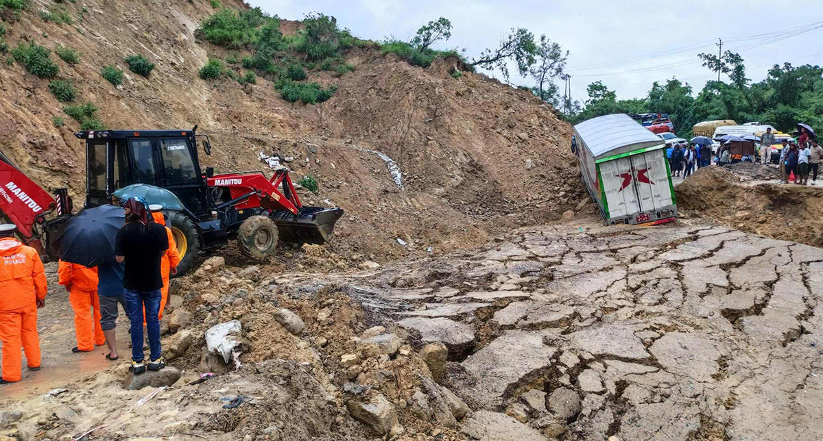 पहिरोले बुटवल–नारायणगढ सडक अवरुद्ध