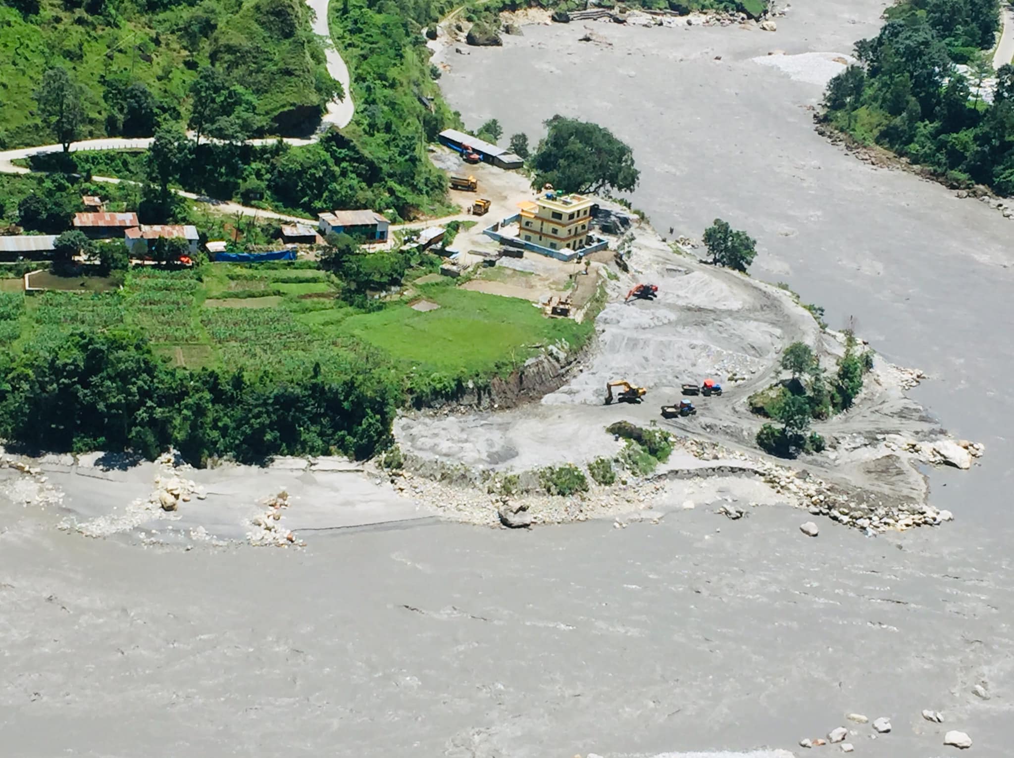 वर्षायाममा पनि रोकिएन कालीगण्डकीको अवैध दोहन