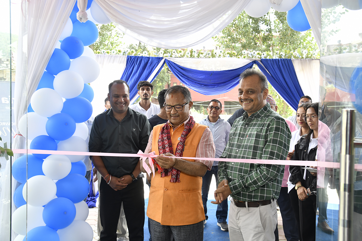 भारतको नम्बर १ टायल कम्पनी कजारियाको नयाँ शोरूम बनेपामा