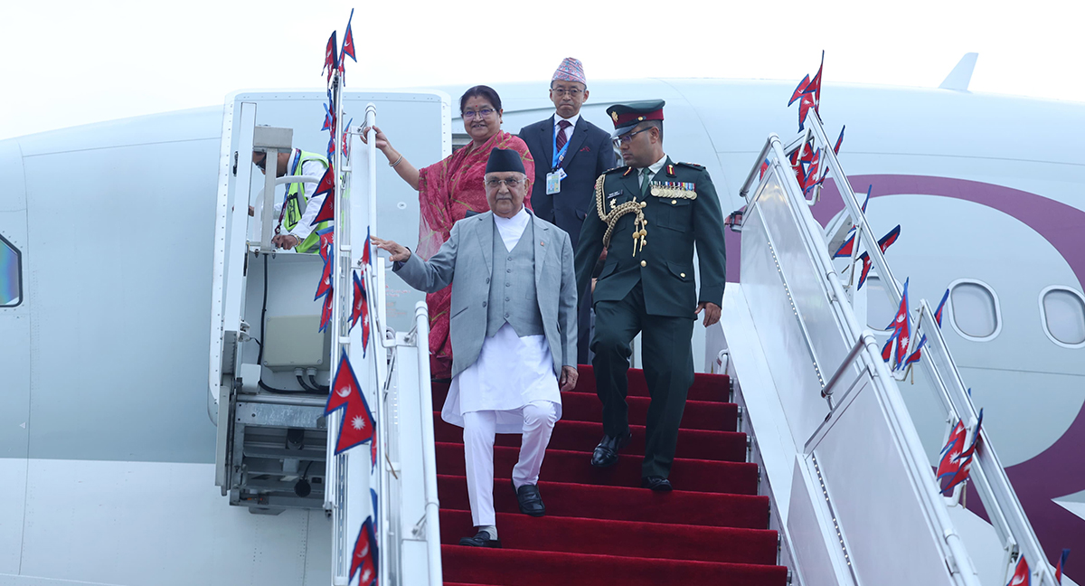 स्पेन भ्रमण सकेर स्वदेश फर्किए प्रधानमन्त्री ओली