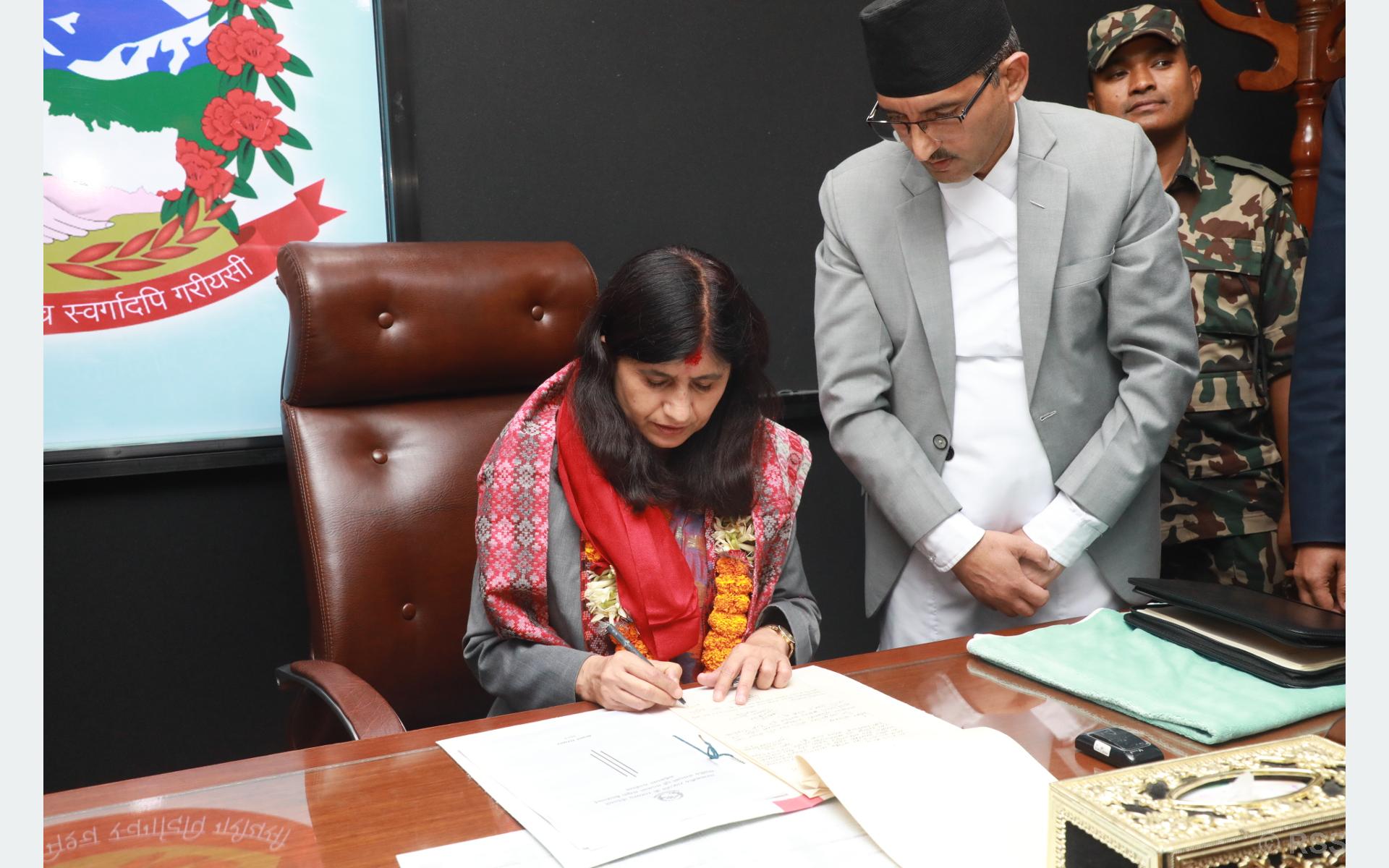 नवनियुक्त मन्त्री न्यौपानेद्वारा पदबहाली, यस्तो छ पहिलो निर्णय