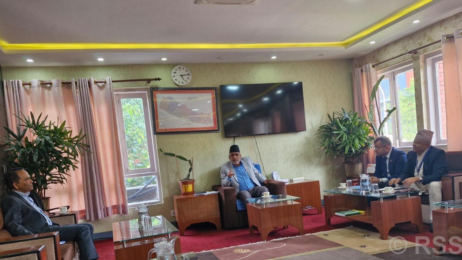 कृषि कर्जालाई सरलीकृत गरिदिन गभर्नरलाई मन्त्री अधिकारीको आग्रह