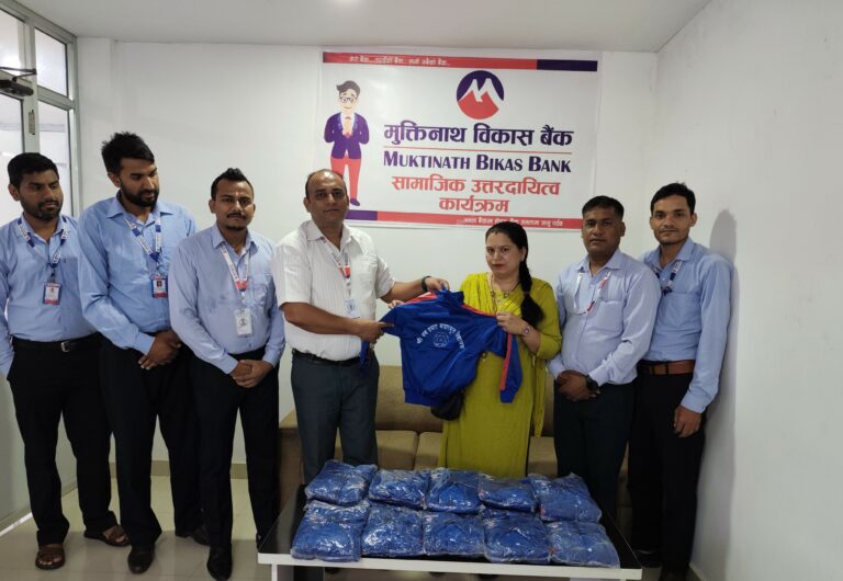 मुक्तिनाथ विकास बैंकद्वारा विद्यार्थी र अस्पताललाई सहयोग