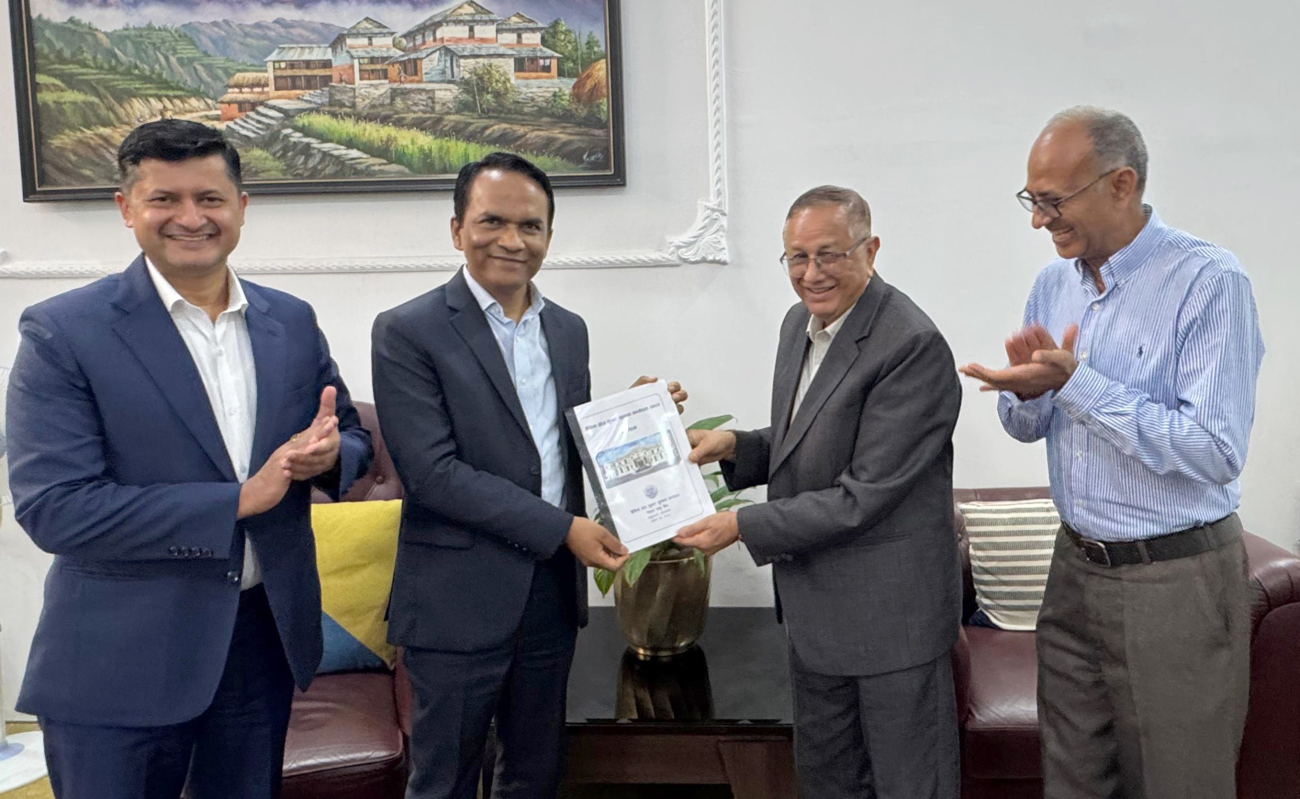 कार्यदलले गभर्नरलाई बुझायो बैंकिङ क्षेत्र सुधार सुझाव प्रतिवेदन