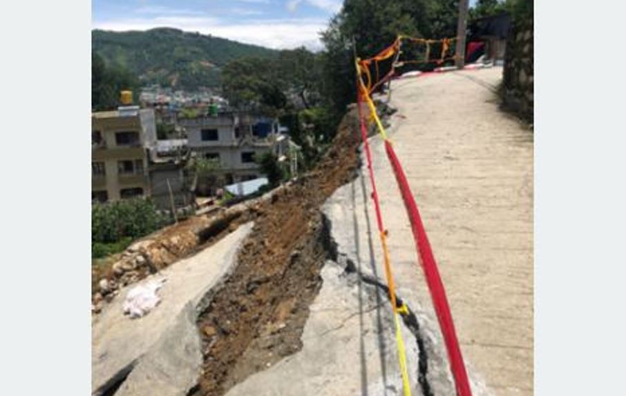 चन्द्रागिरिका दर्जनौँ स्थान पहिराको जोखिममा 