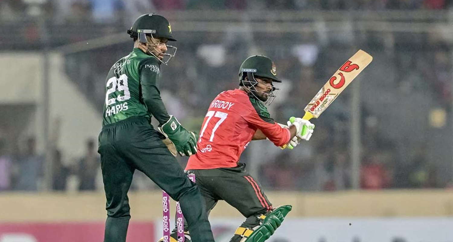 बंगलादेशसँग पाकिस्तान सात विकेटले पराजित