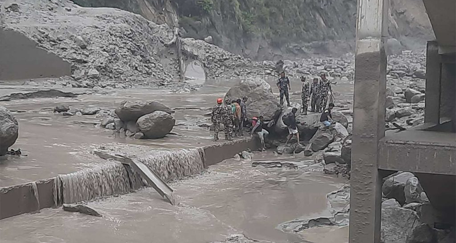 रसुवा बाढीमा फसेका ५० जनाको उद्धार
